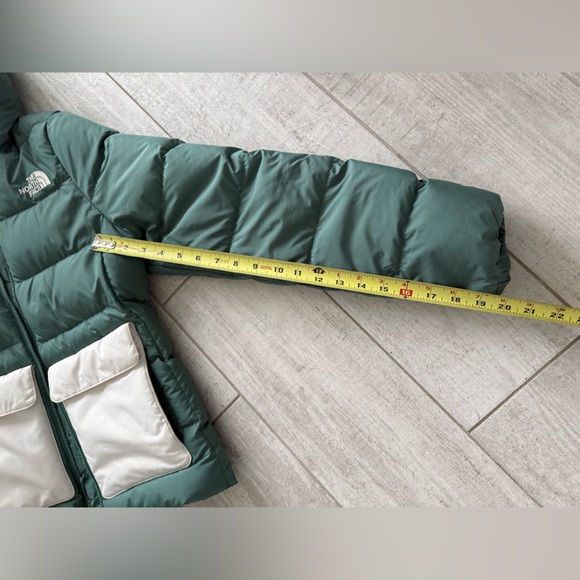 The North Face Puffer Jacket Women’s - Picture 4 of 9